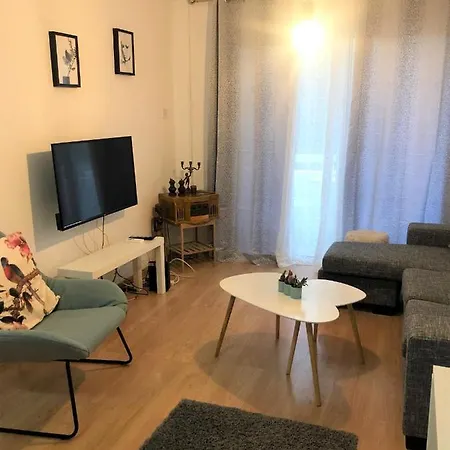 Cozy In Near Foinikoudes *