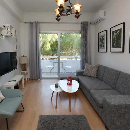 Cozy In Near Foinikoudes Apartament Larnaca